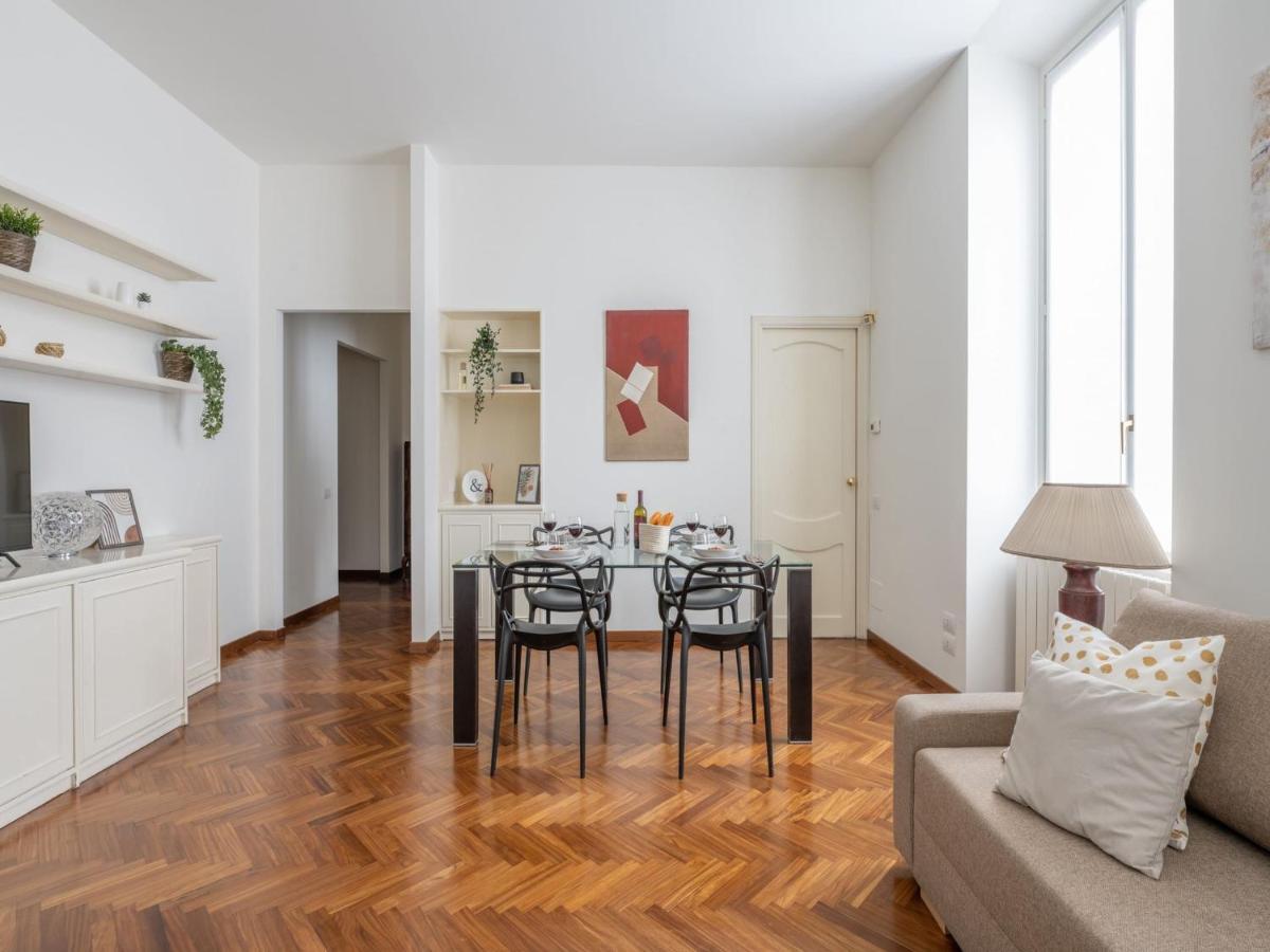 The Best Rent - Gorgeous Two-Bedroom Apartment In Porta Nuova District Milano Eksteriør bilde